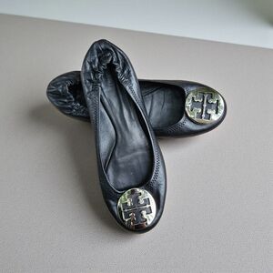 Tory Burch Reva Travel Ballet Flat Shoe Size 11 Black Leather Gold Logo Slip On